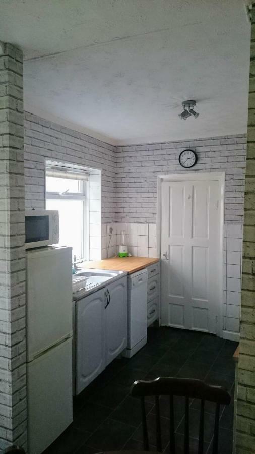 Hill Breeze House Hotell Merthyr Tydfil Eksteriør bilde